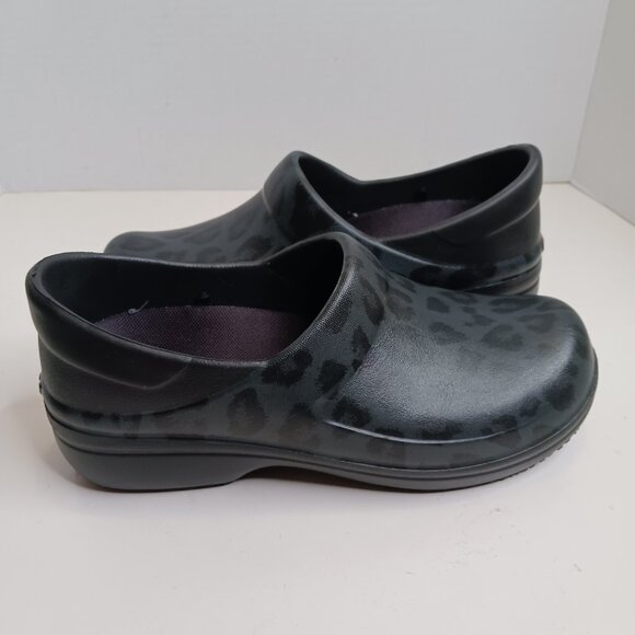 Crocs Women's Animal Print Clog size 8M - Picture 6 of 10